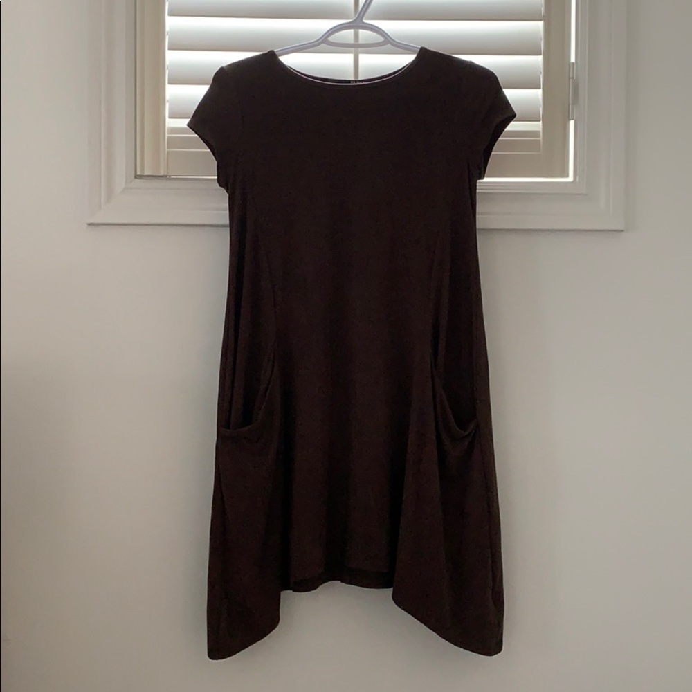 Cute dress with cap sleeves.